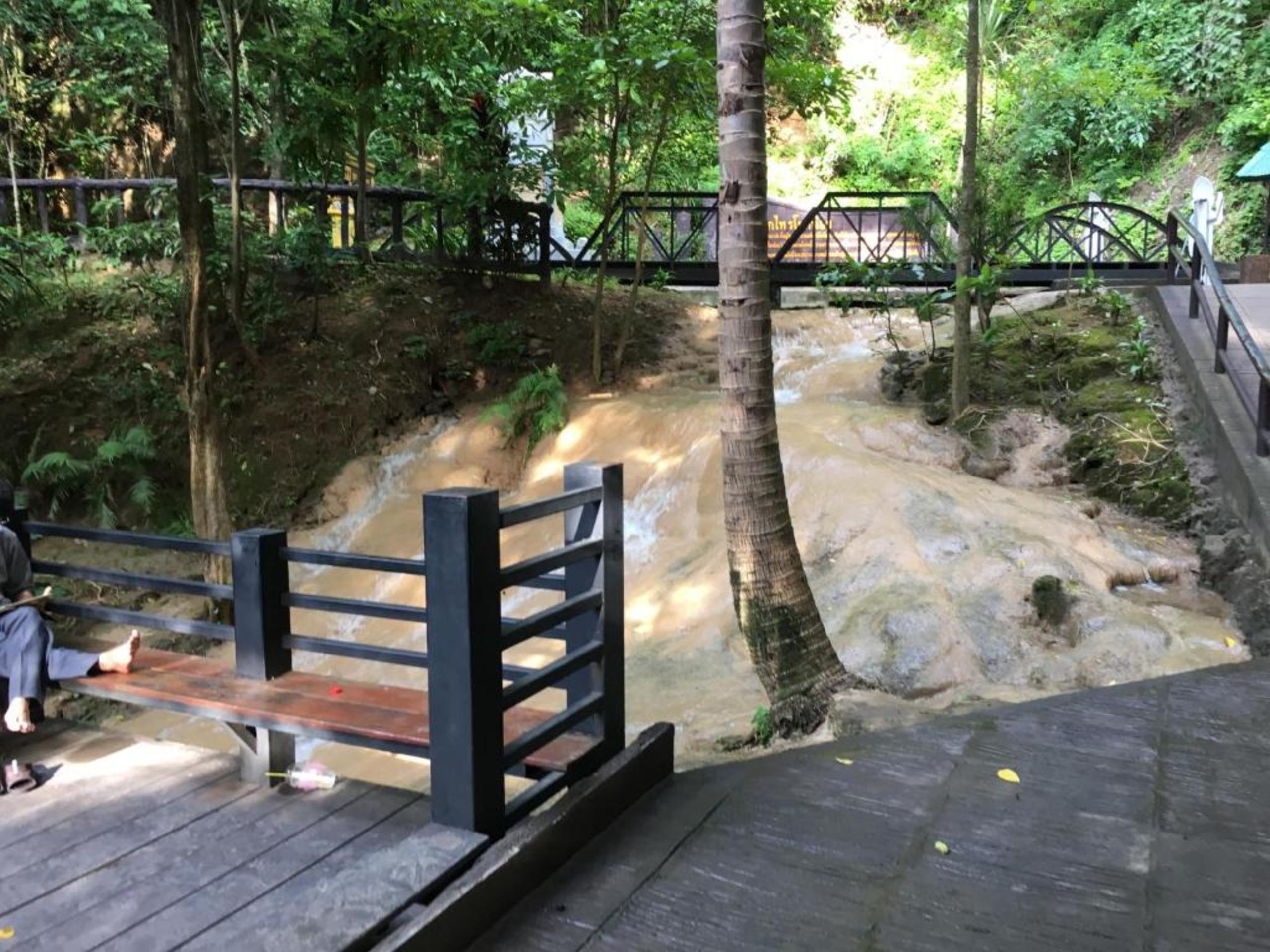 Chokchai Hotel Ban Huai Maenam Noi Eksteriør billede